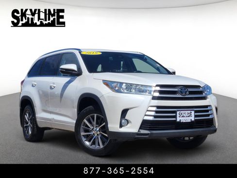 Used 2018 Toyota Highlander XLE w/ Carpet Mat Package (TMS) AWD/4WD image 1