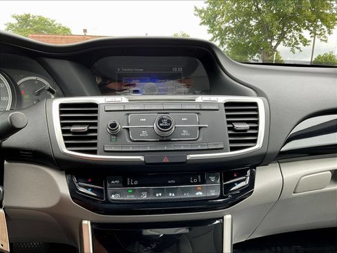 Used 2017 Honda Accord LX image 17