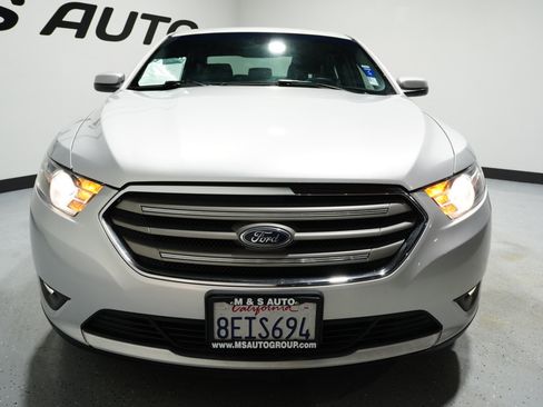 Used 2018 Ford Taurus SEL image 2