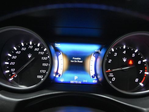 Used 2017 Maserati Levante Base image 14