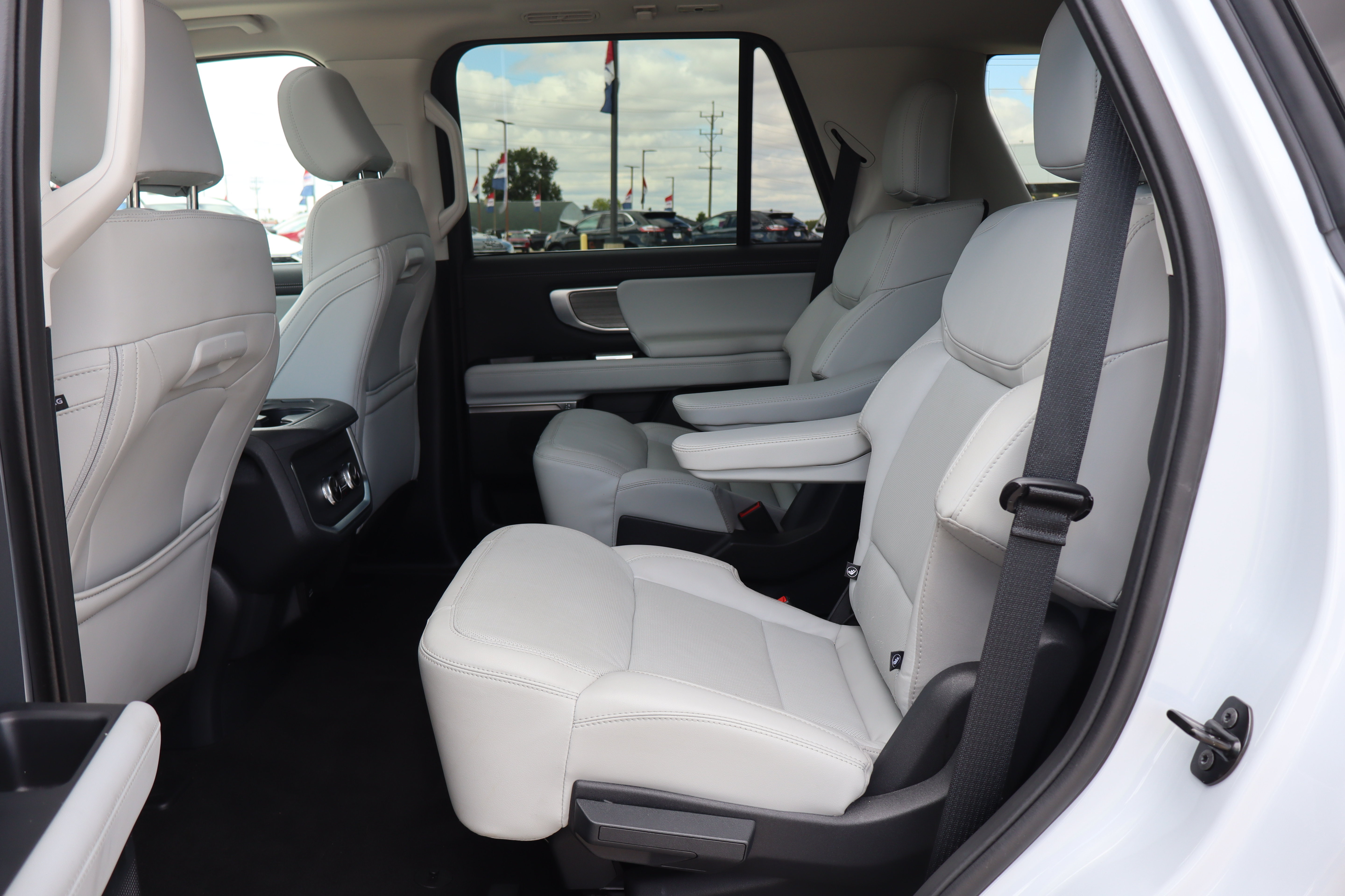 Used 2025 Ford Expedition Platinum AWD/4WD image 11