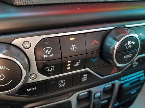 Used 2020 Jeep Gladiator Rubicon AWD/4WD image 25