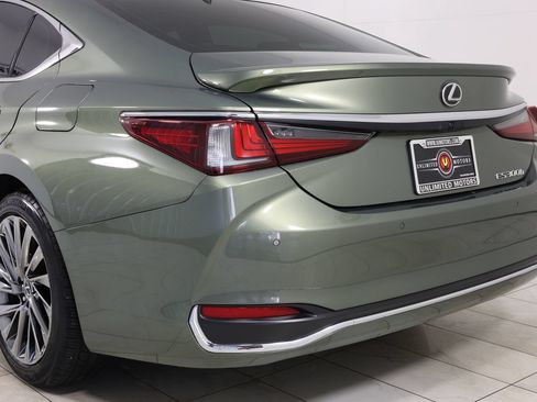 Used 2024 Lexus ES 300h Ultra Luxury w/ Accessory Package (Z2) FWD image 48