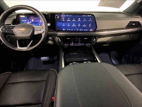 Used 2025 Chevrolet Tahoe Premier AWD/4WD image 15