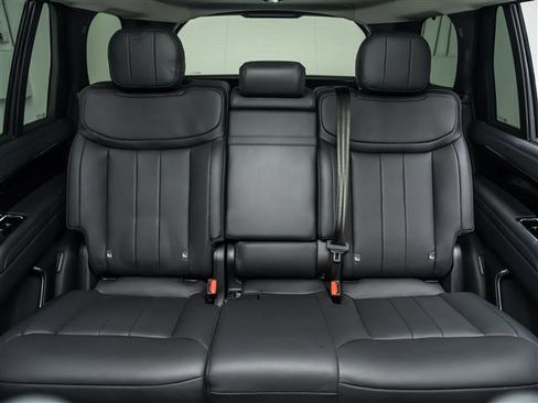 Used 2025 Land Rover Range Rover Long Wheelbase SE image 17