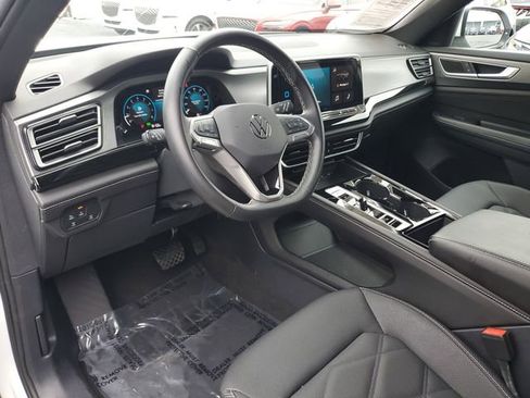 Used 2025 Volkswagen Atlas Cross Sport SE FWD image 9