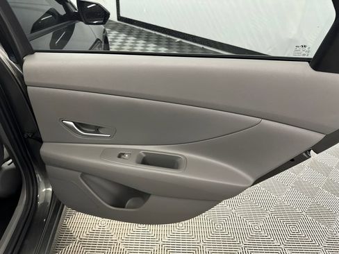 Used 2024 Hyundai Elantra SE FWD image 16