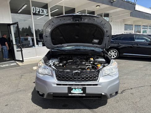 Used 2014 Subaru Forester 2.5i Touring AWD/4WD image 12