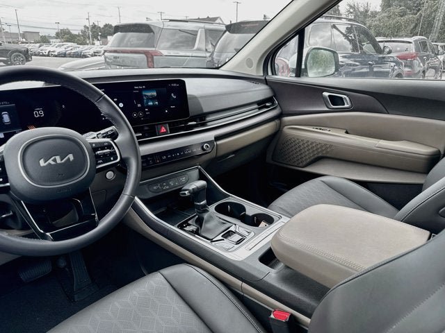 Certified 2026 Kia Carnival EX FWD image 23