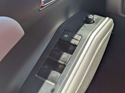 Used 2022 Toyota Highlander XLE FWD image 25