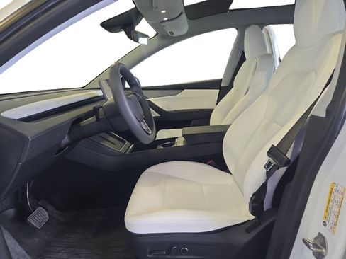 Used 2026 Tesla Model Y Long Range AWD/4WD image 12