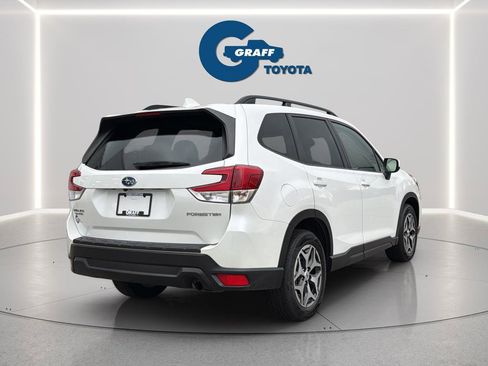 Used 2021 Subaru Forester Premium image 7