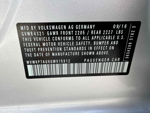 Used 2016 Volkswagen e-Golf SE w/ DC Fast Charging Package image 12