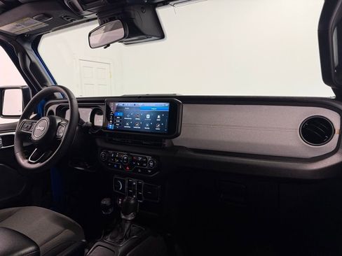 Used 2024 Jeep Wrangler Unlimited AWD/4WD image 25