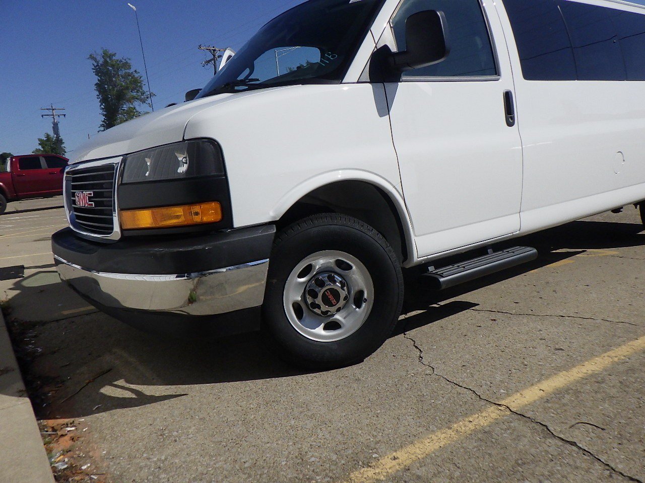 Used 2025 GMC Savana 3500 LT w/ LT Preferred Equipment Group RWD image 1