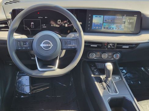 Used 2025 Nissan Kicks SV FWD image 6
