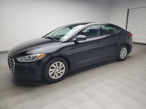 Used 2018 Hyundai Elantra SE FWD image 2