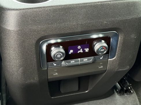 Used 2025 GMC Yukon Elevation image 18