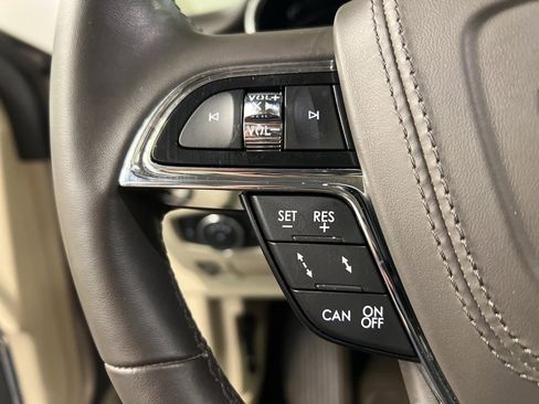 Used 2019 Lincoln Continental Select w/ Continental Climate Package image 17