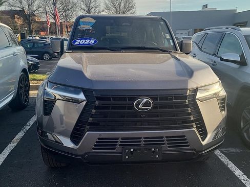 Used 2025 Lexus GX 550 w/ Accessory Package (2T) image 3