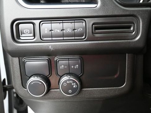 Used 2021 Chevrolet Suburban LT RWD image 18