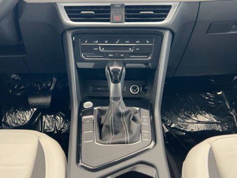 New 2026 Volkswagen Taos SE image 18