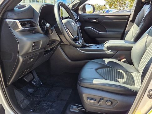 Used 2021 Toyota Highlander XSE image 9