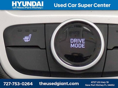 Used 2024 Hyundai Venue Limited FWD image 23