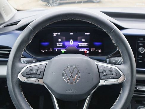 Certified 2022 Volkswagen Taos SE w/ Driver Assistance Package image 19