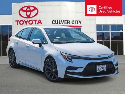 Used 2025 Toyota Corolla SE w/ Convenience Package FWD image 1