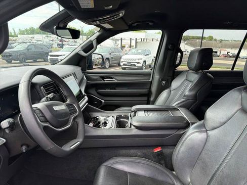 Certified 2024 Jeep Wagoneer Series II w/ Flexible Seating Group AWD/4WD image 7