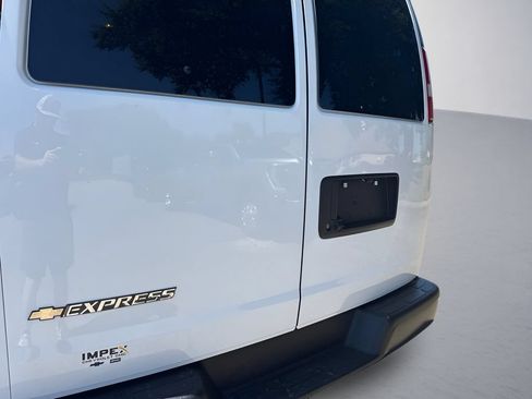 Used 2025 Chevrolet Express 3500 LS RWD image 29