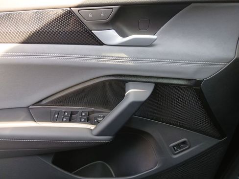 New 2026 Volkswagen Tiguan SE R-Line FWD image 11