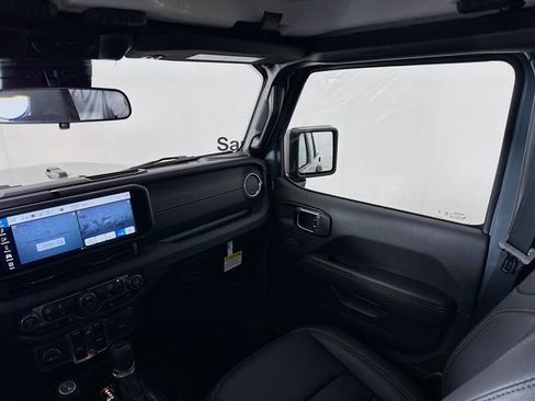 New 2025 Jeep Gladiator Sport image 21