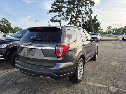 Used 2019 Ford Explorer XLT w/ Equipment Group 202A FWD image 3