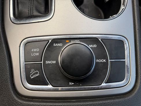 Used 2018 Jeep Grand Cherokee Limited image 21