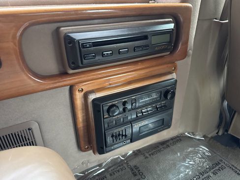 Used 1999 Ford E-150 and Econoline 150 image 24