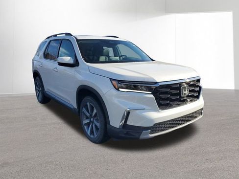 New 2025 Honda Pilot Touring image 12