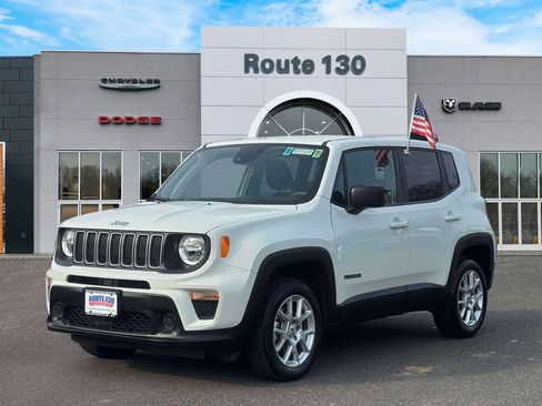 Used 2023 Jeep Renegade Latitude image 2