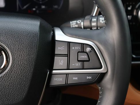 Used 2023 Toyota Highlander Platinum image 34