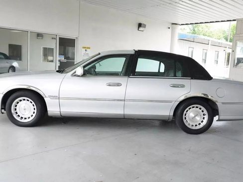 Used 1998 Lincoln Town Car Executive image 8