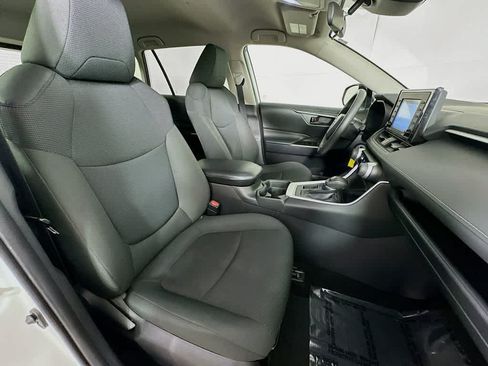 Used 2021 Toyota RAV4 LE FWD image 14