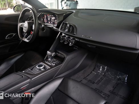 Used 2020 Audi R8 V10 w/ Carbon Exterior Package image 37