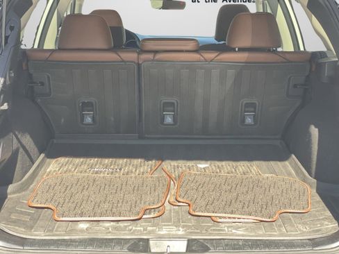 Used 2017 Subaru Outback 3.6R Touring image 8