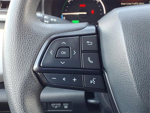 Used 2025 Toyota Sienna LE image 28