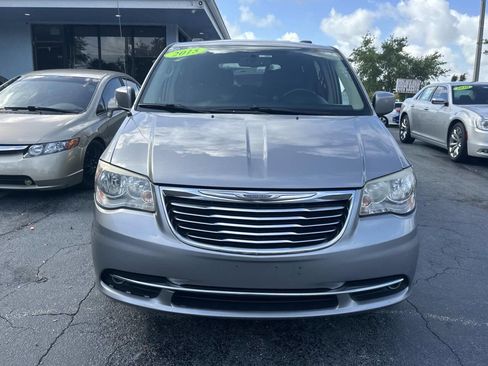 Used 2015 Chrysler Town & Country Touring w/ Driver Convenience Group image 3