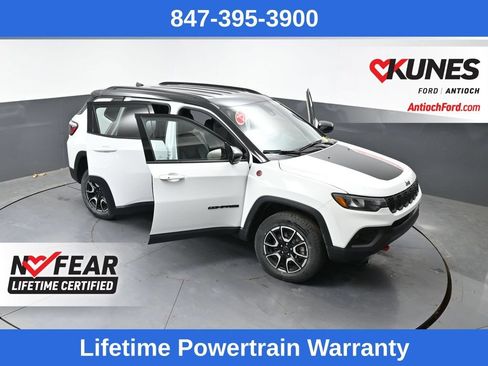 Used 2025 Jeep Compass Trailhawk AWD/4WD image 48