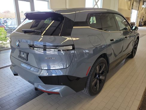Used 2023 BMW iX xDrive50 w/ Sport Package AWD/4WD image 5