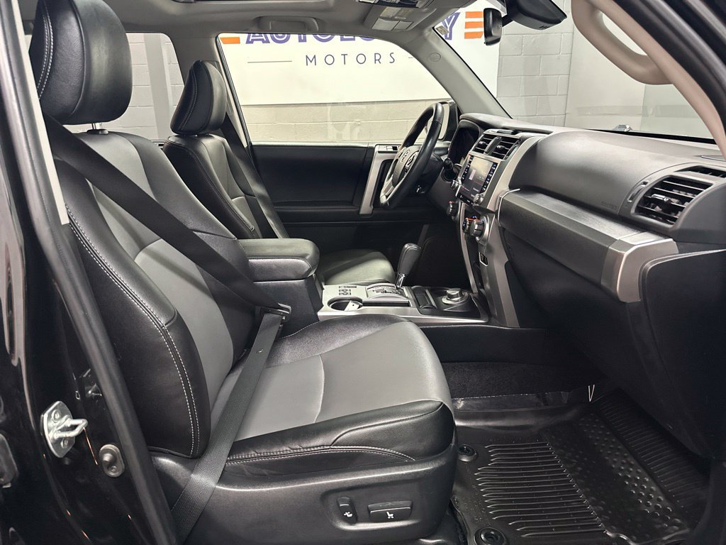 Used 2022 Toyota 4Runner SR5 Premium w/ Moonroof Package AWD/4WD image 19