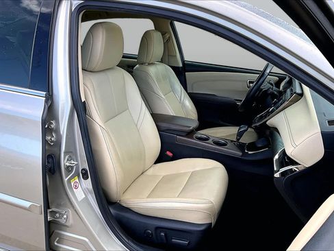 Used 2018 Toyota Avalon Limited FWD image 9